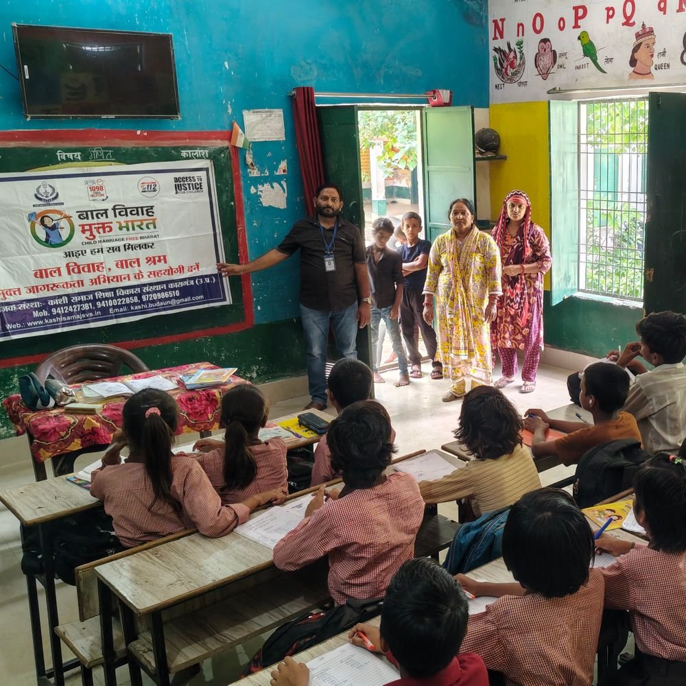 सोशल मीडिया पर बच्चों की सुरक्षा को लेकर चलाया अभियान:कासगंज में जागरूकता कार्यक्रम, ऑनलाइन शोषण और साइबर बुलिंग से बचाने की मांग