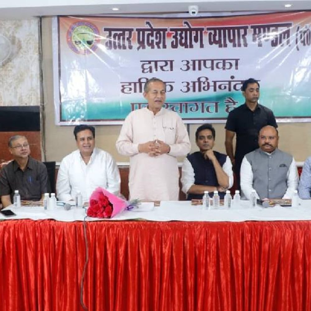 व्यापारियों ने पश्चिम यूपी के क्षेत्रीय अध्यक्ष को गिनाई समस्या:विधायक भी रहे मौजूद, 100 व्यापरियों को दी संगठन की सदस्यता