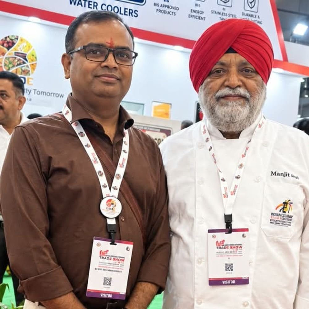 यूपी ट्रेड शो में बलरामपुर की मिठाइयों को मिली पहचान:दो क्विंटल स्टॉक खत्म, शेफ मंजीत गिल व निशांत चौबे ने की तारीफ