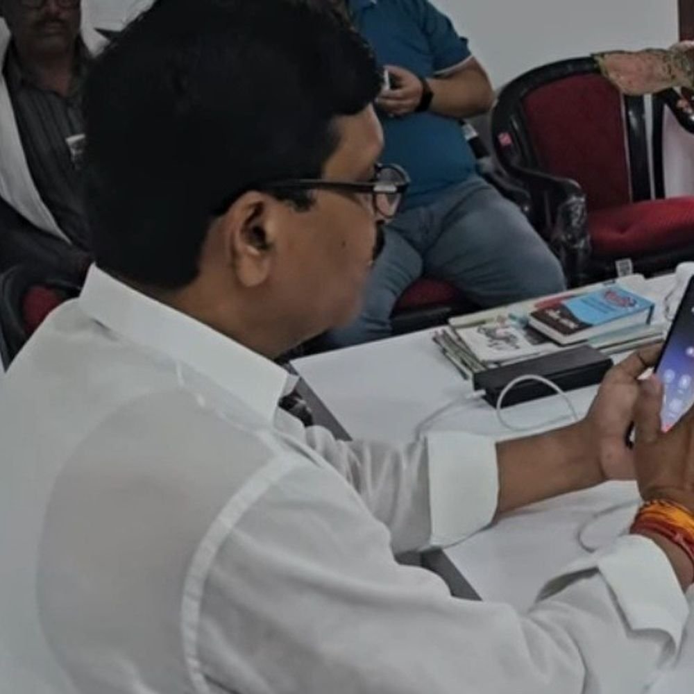 संतकबीर नगर में 72 घंटे से बिजली गुल:मेहंदावल विधायक ने चीफ इंजीनियर को फोन कर कहा- शाम 7 बजे तक हर हाल में चाहिए बिजली