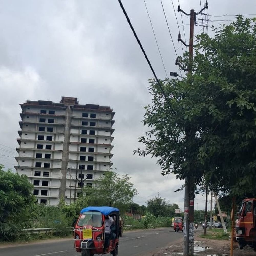 अलीगढ़ में बारिश के बाद ठंडक का अहसास:सुबह कभी धूप तो कभी बादल, कूलर-एसी बंद