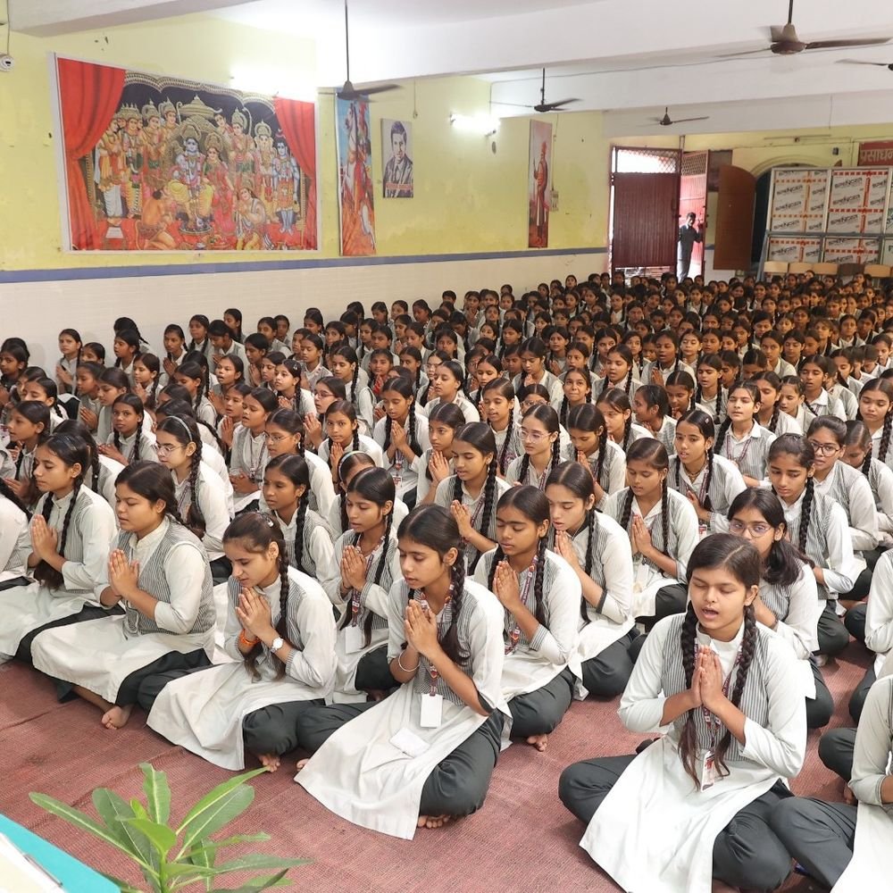 मुरादाबाद में 991 छात्रों ने एक साथ गाया वंदे मातरम्:150वें वर्ष पर सरस्वती विद्या मंदिर में हुआ आयोजन