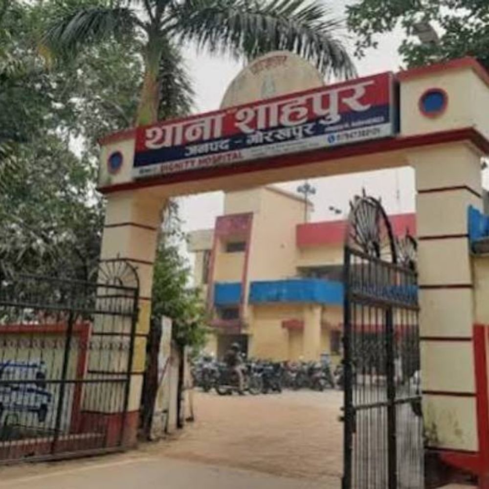 गोरखपुर ग्रामीण बैंक से पकड़े गए 4 संदिग्ध युवक:40 लाख रुपए निकालने पहुंचे थे, म्यूल खाते के जरिए मंगाई गई थी रकम