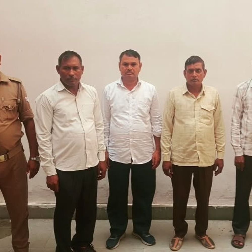 मिर्जापुर में धर्म परिवर्तन के आरोप में 4 गिरफ्तार:धन और प्रलोभन देकर धर्म परिवर्तन कराने का आरोप, शिकायत पर पुलिस ने दर्ज किया था केस