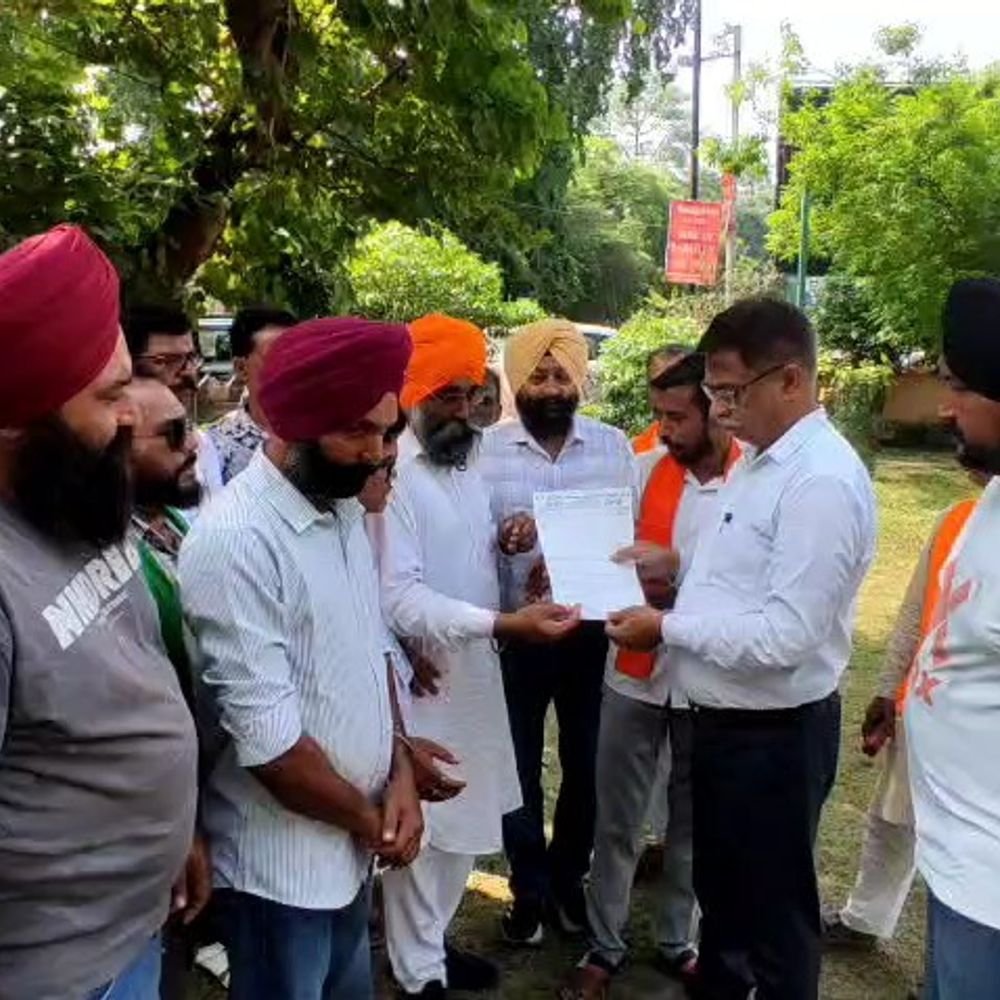 बहगुल नदी के कटान से खेत नदी में समाए:किसानों ने मुआवजे और कटान रोकने की मांग की