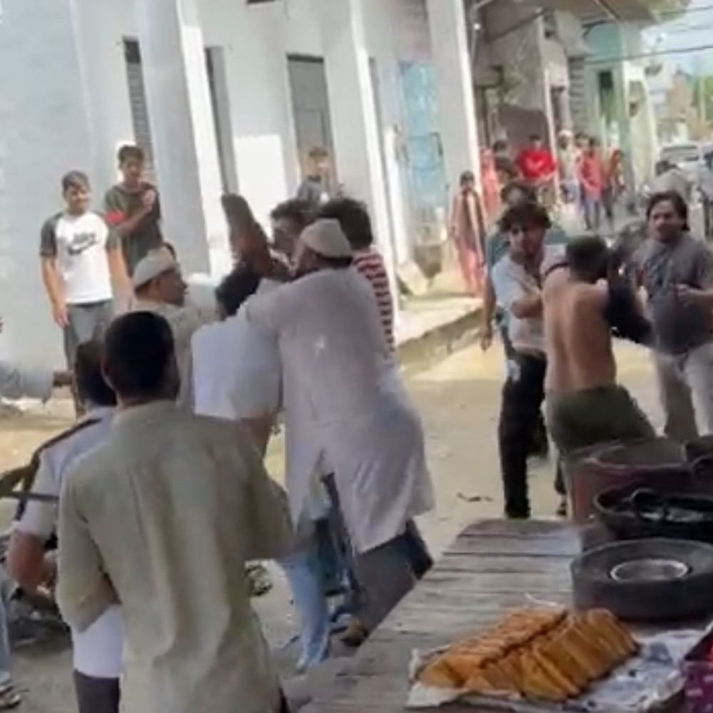 हापुड़ में रुपयों के लेनदेन पर दो पक्षों में मारपीट:लाठी-डंडे चले, दो लोग घायल, लोगों ने कराया शांत