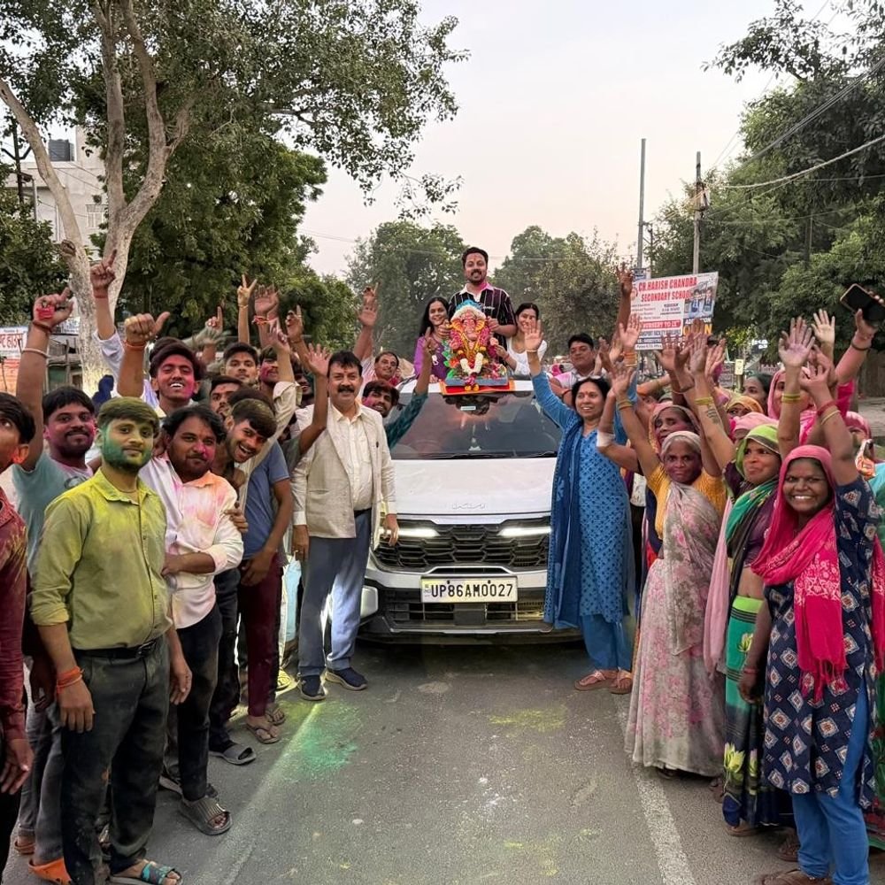 हाथरस में धूमधाम से गणेश विसर्जन:श्रद्धालुओं ने बप्पा से मांगी सुख-समृद्धि, नम आंखों से दी विदाई