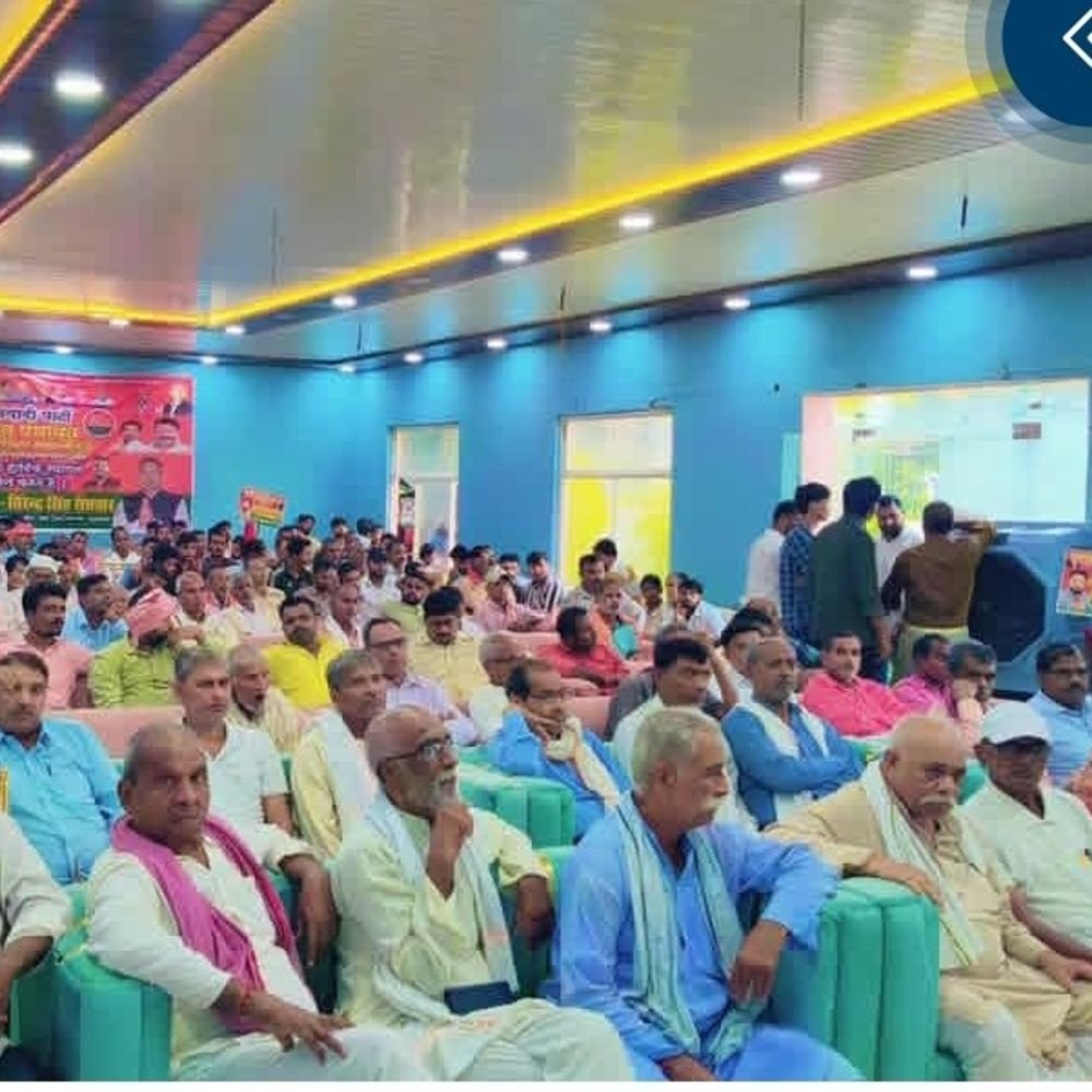 हाटा में सपा की 'पीडीए जन पंचायत':बूथ स्तर पर संगठन मजबूत करने का आह्वान