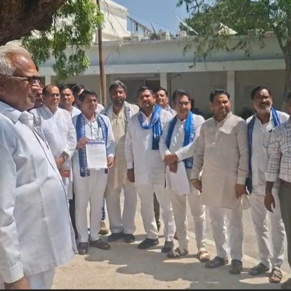 जालौन में बारिश-आंधी से फसलें बर्बाद:बीएसपी ने प्रदर्शन कर किसानों और कच्चे मकानों वाले गरीब परिवारों के लिए मुआवजे की मांग की