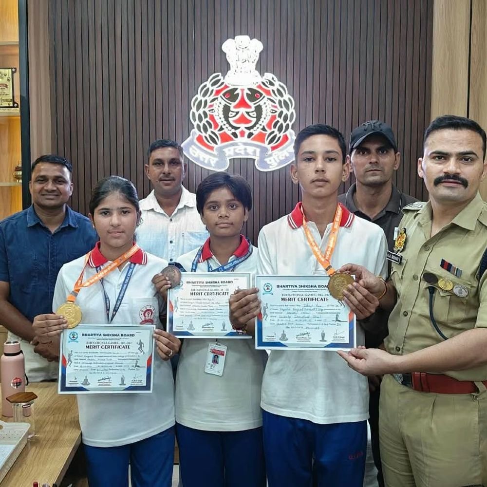 बिजनौर के तीन खिलाड़ियों ने जीते पदक:एथलीटों ने वाराणसी में दिखाया दम, एसपी ने किया सम्मानित