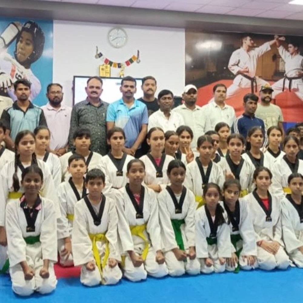70वीं मंडलीय ताइक्वांडो प्रतियोगिता में आजमगढ़ का शानदार प्रदर्शन:जिले के पुलिस लाइन में चल रही थी प्रतियोगिता