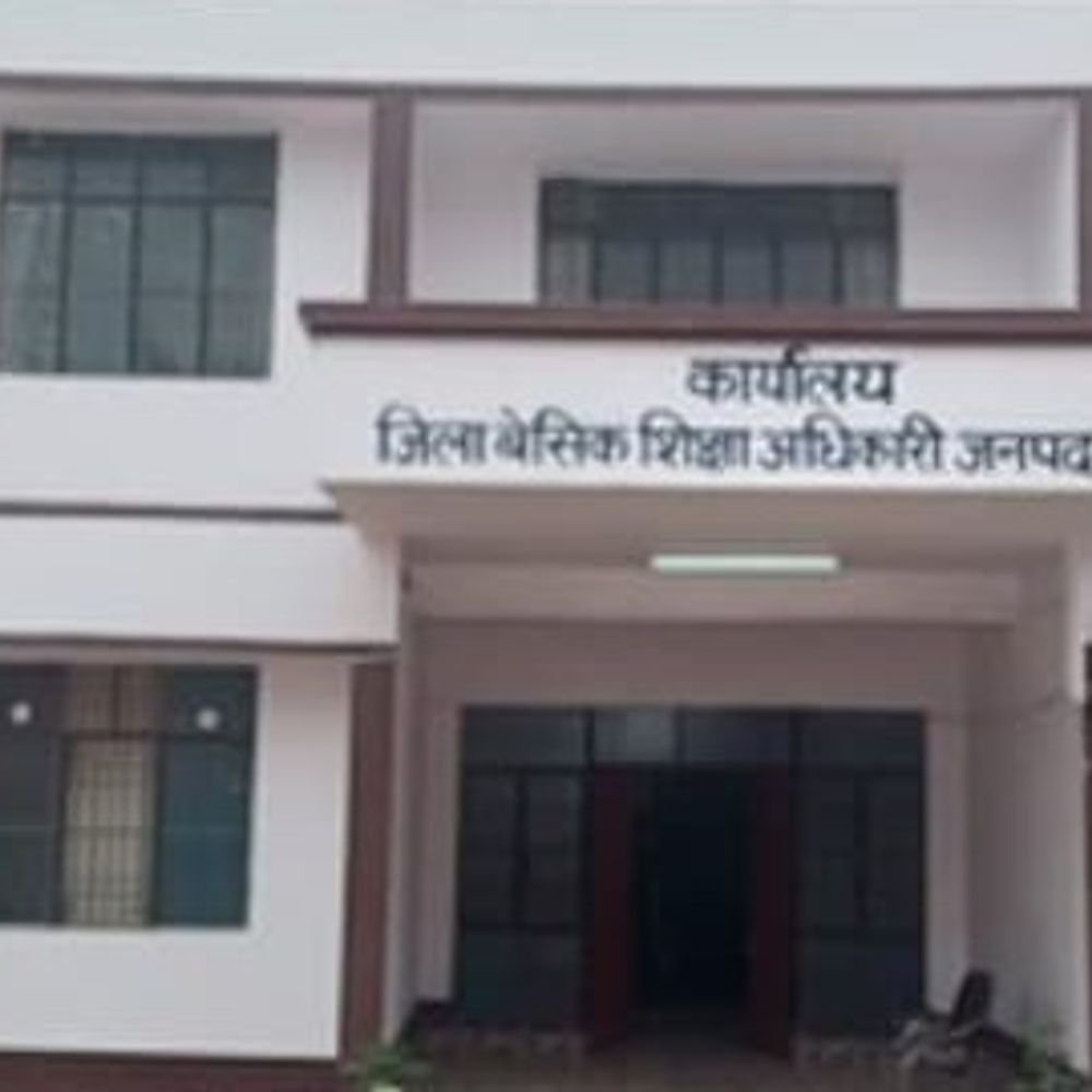 बस्ती में भारी बारिश की आशंका, कल सभी स्कूल बंद:डीएम के निर्देश पर कक्षा 1 से 12 तक के लिए जारी हुआ आदेश