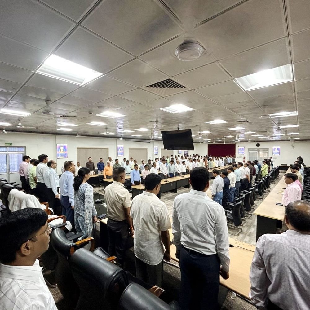 डीएफओ विकास नायक को अधिकारियों ने दी श्रद्धांजलि:आगरा-लखनऊ एक्सप्रेस-वे हादसे में हुआ था निधन, शोकसभा में 2 मिनट का मौन