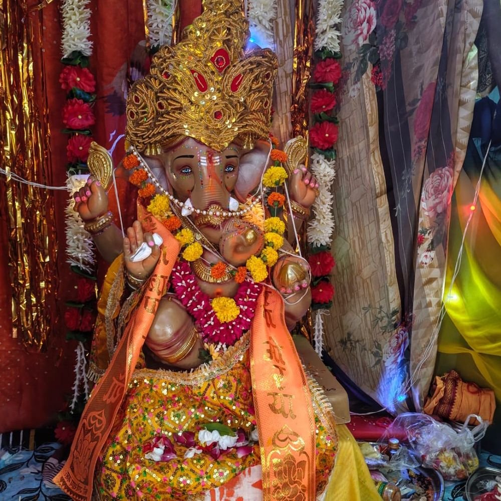 मड़ौरी में बप्पा को भावभीनी विदाई:गाजे-बाजे के साथ शोभायात्रा, लोगों ने लगाए जयकारे