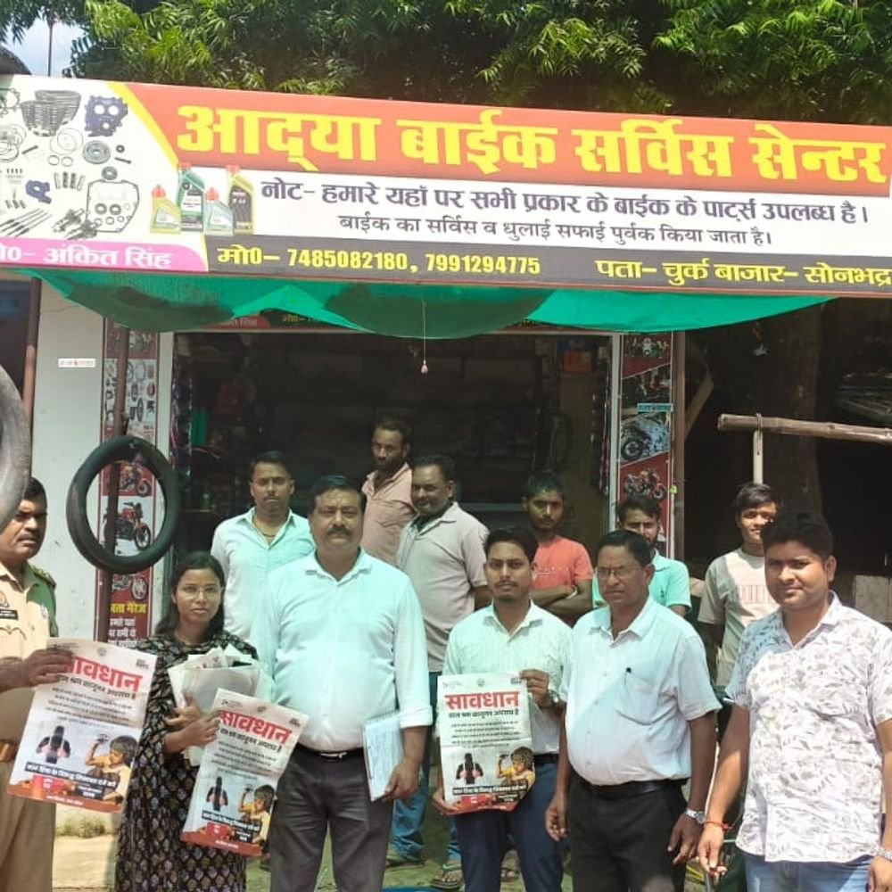 सोनभद्र में बाल श्रम मुक्त अभियान चला:2 किशोर मिले, रॉबर्ट्सगंज और चुर्क मार्केट में टीम ने दुकानदारों को दी जानकारी
