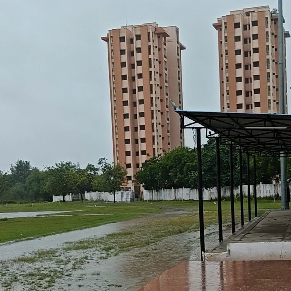 बांदा में सुबह से हो रही बारिश:मौसम हुआ सुहावना, 27 सितंबर तक दिखेगा असर; गर्मी से मिलेगी राहत