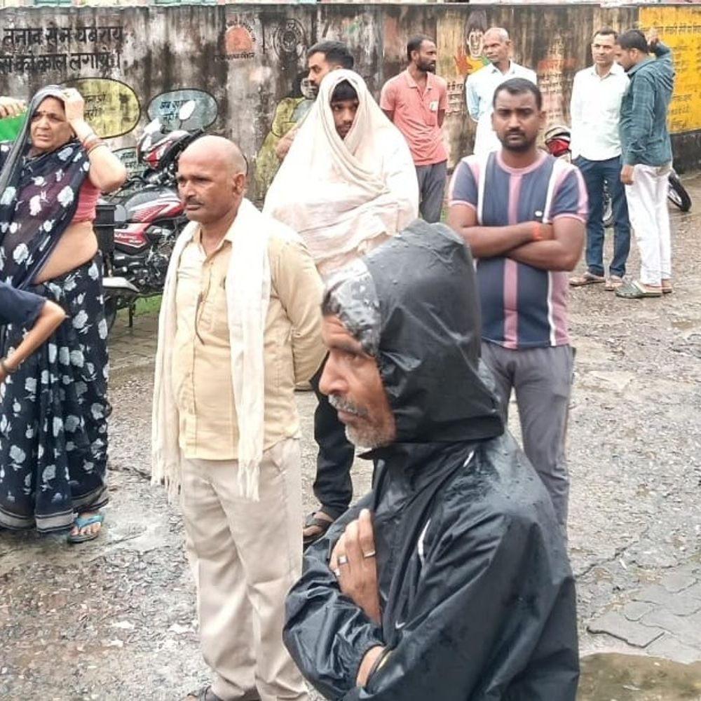 मोबाइल खोने से परेशान युवक ने किया सुसाइड:मां से नया फोन दिलाने को कहा था, कमरे में फंदे से लटका मिला शव