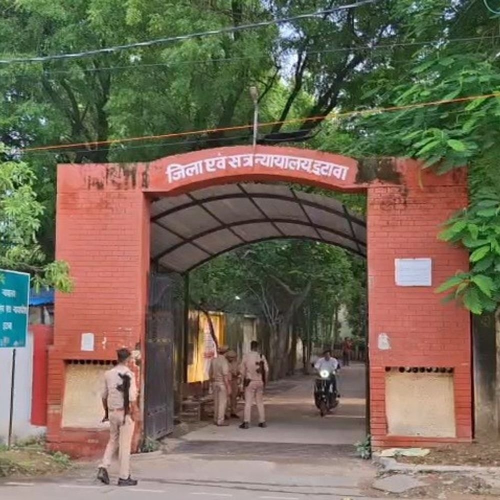 इटावा में दोहरे हत्याकांड के दोषी को उम्रकैद:कोर्ट ने बेटे पर लगाया 1 लाख रुपए का जुर्माना, मां साक्ष्यों के अभाव में बरी