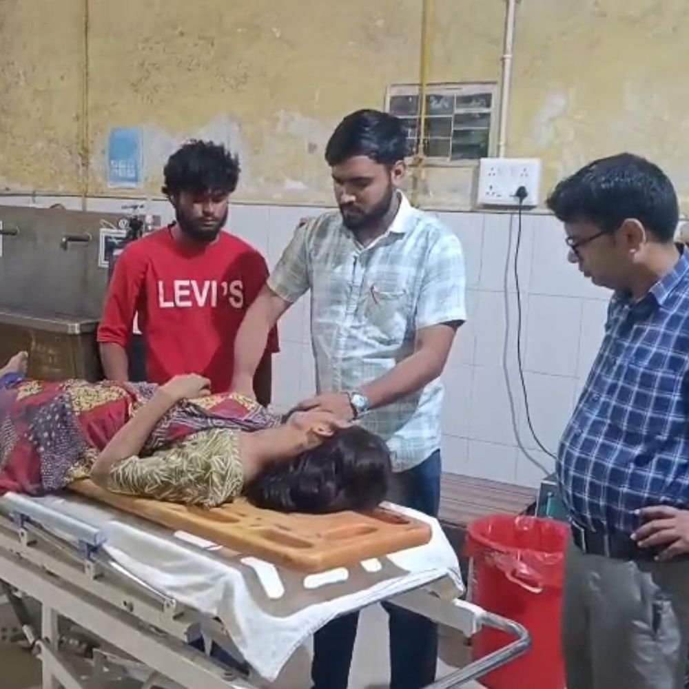 शादी के विरोध पर छात्रा ने कुएं में छलांग लगाई:ग्रामीणों ने बाहर निकाला, गंभीर हालत में मेडिकल कॉलेज रेफर