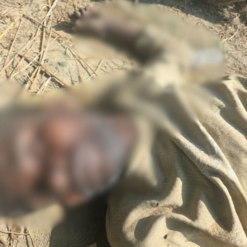 खुर्जा में खेत के पास मिला युवक का शव:पत्नी से विवाद के बाद तनाव में था, अत्यधिक शराब पीने से मौत की आशंका