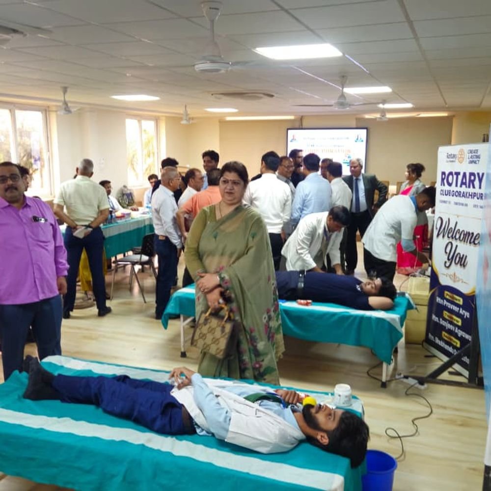 गोरखपुर में विश्व फार्मासिस्ट दिवस मनाया:रोटरी क्लब के स्वास्थ्य सेवा जागरूक कार्यक्रम में लागों ने रक्तदान किया