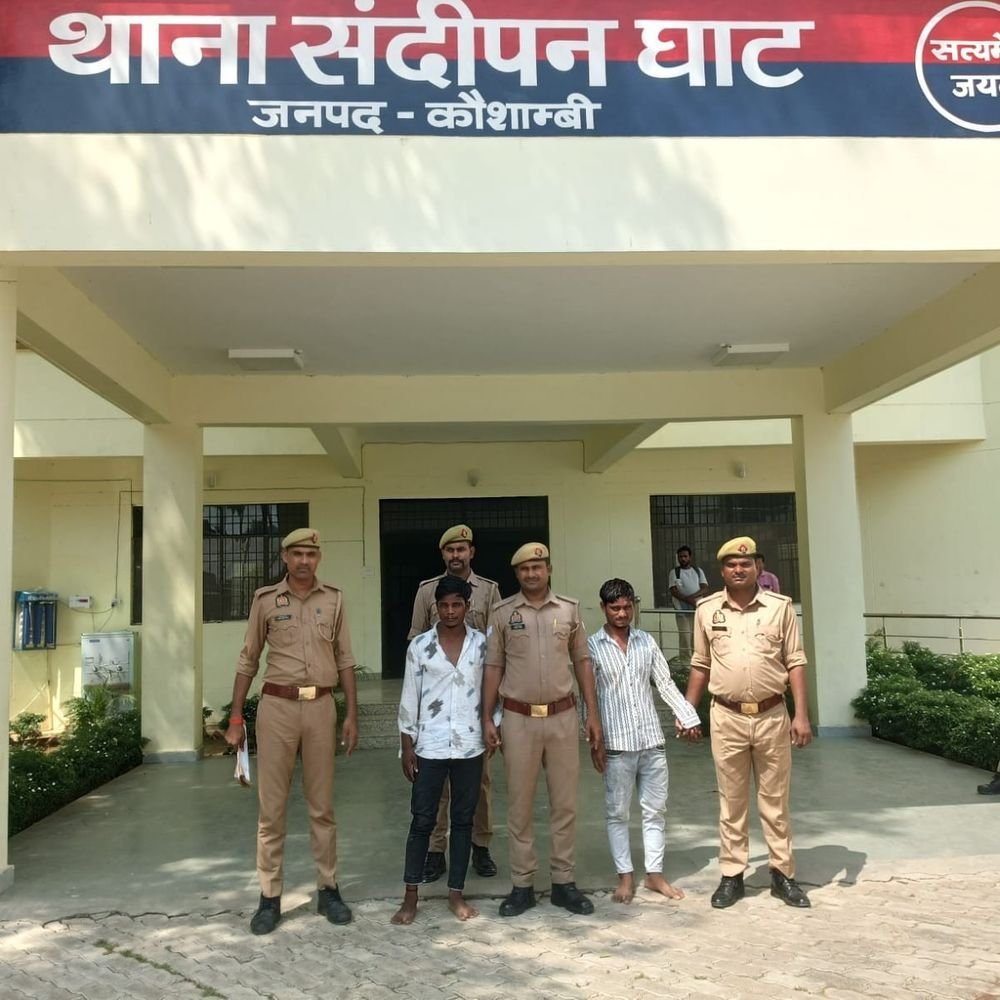 कौशांबी में चोरी की बाइक के साथ दो आरोपी पकड़े:पूछताछ में दो और बाइक चोरी का खुलासा, एक और चोरी की बाइक और 4,850 रुपये भी मिले