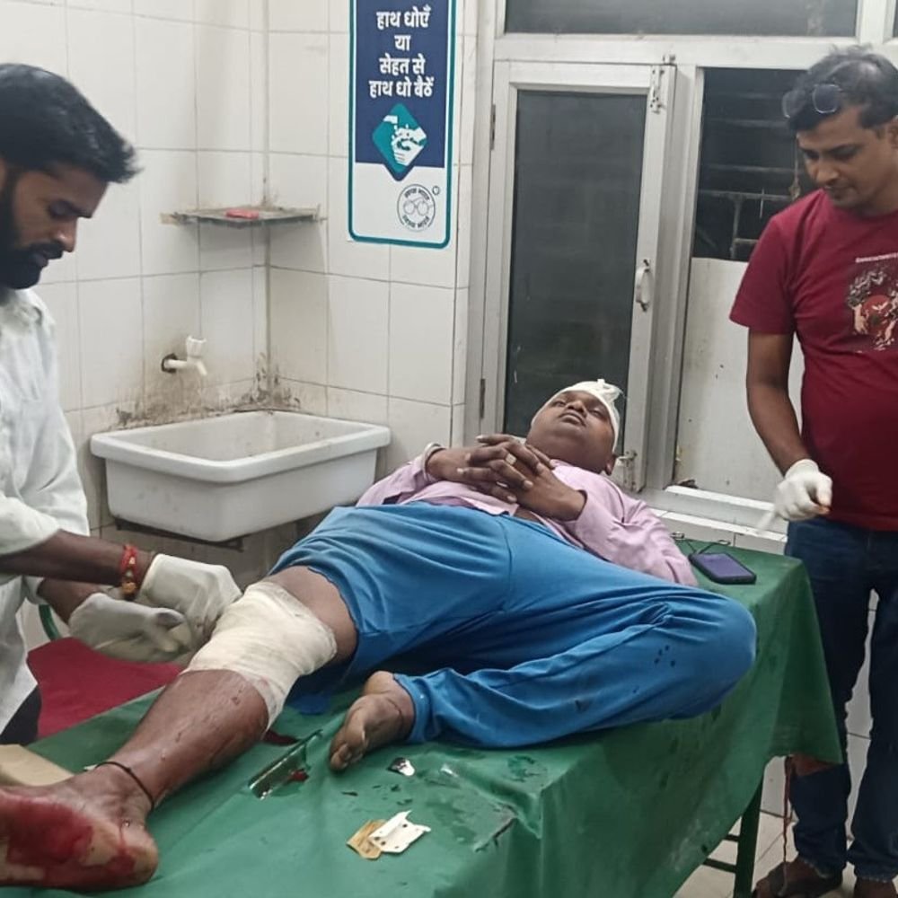 बाइक-टैक्सी भिड़ंत में जीजा की मौत, साले की हालत गंभीर:रायबरेली में आमने-समाने से टक्कर, परिवार में पसरा मातम
