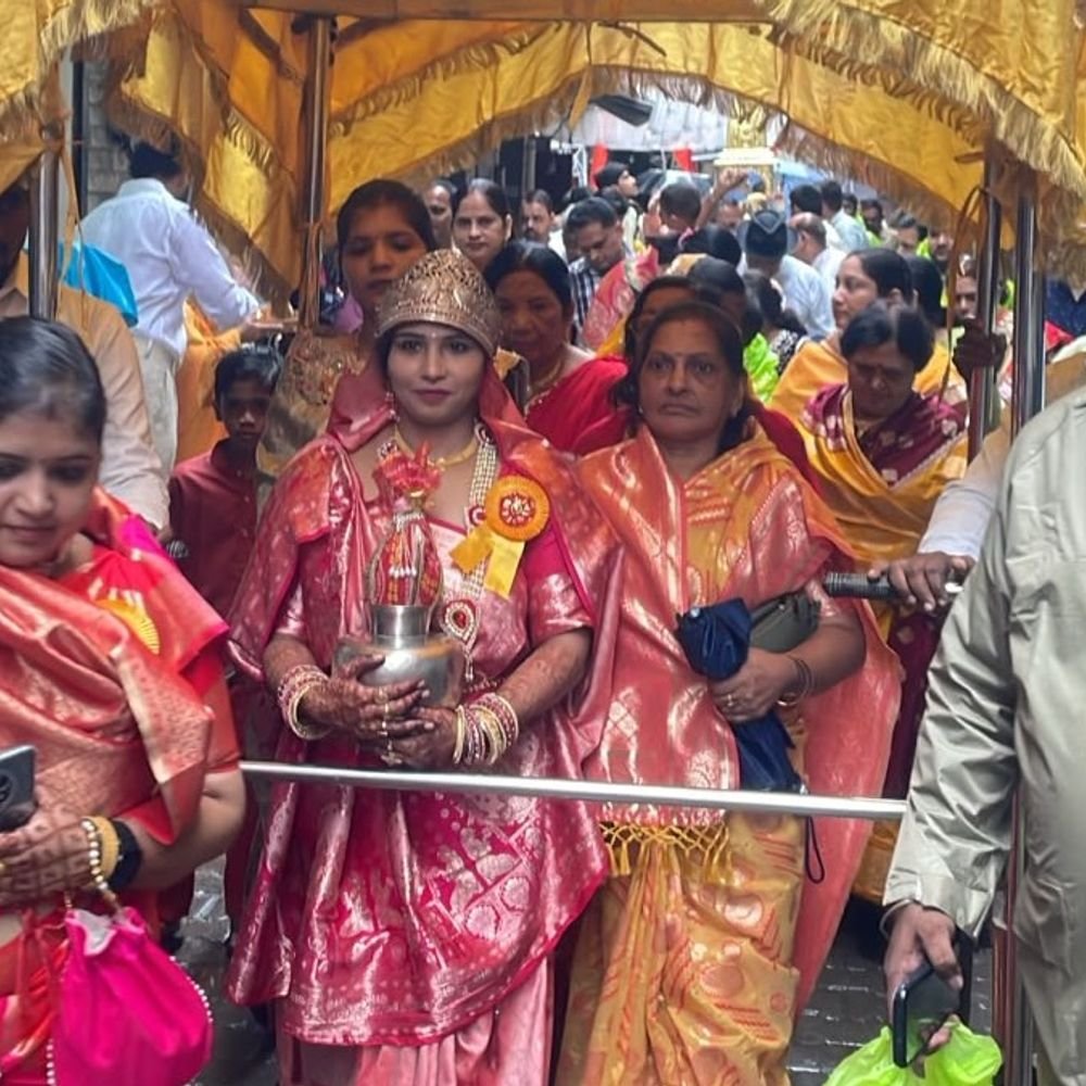 रामपुर में जैन समाज की शोभायात्रा:भगवान पार्श्वनाथ की आराधना कर सुख, शांति और समृद्धि की कामना की
