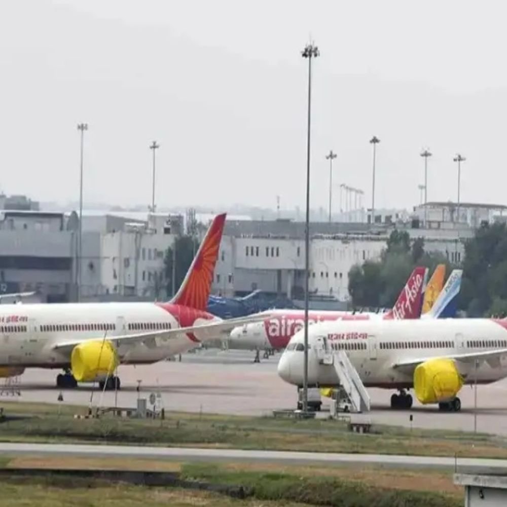 दिल्ली एयरपोर्ट पर इमिग्रेशन चूक, एअर इंडिया CEO को समन:सरकार ने जवाब मांगा; 3 इटेलियन बिना जांच के देश से निकले थे