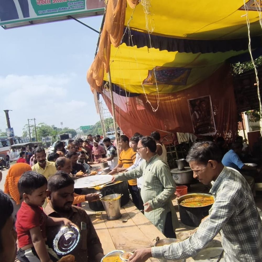 पीलीभीत में गणेश चौथ महोत्सव:विशाल भंडारे का आयोजन, बड़ी संख्या में श्रद्धालुओं ने पाया प्रसाद