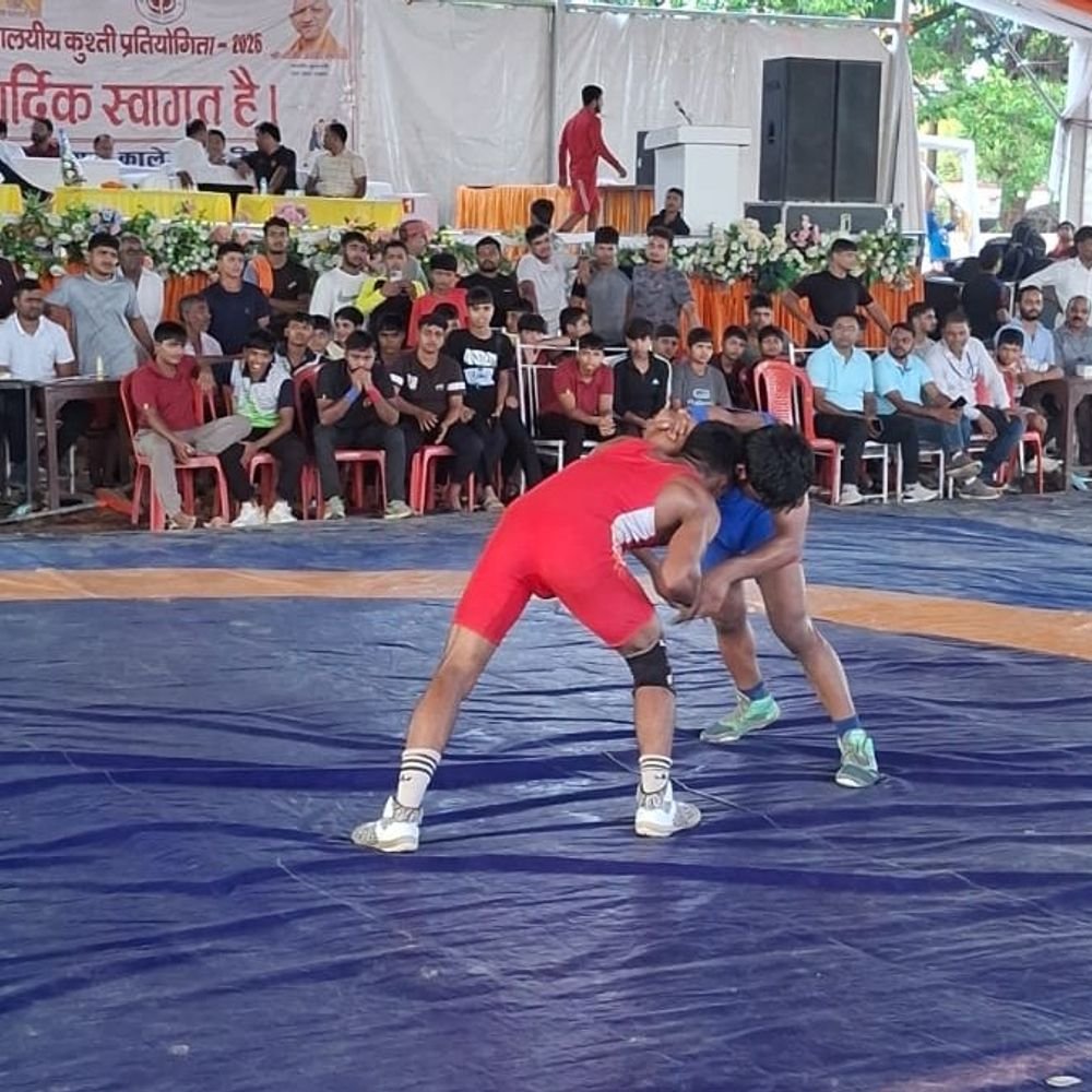 देवरिया में प्रादेशिक कुश्ती प्रतियोगिता:ग्रीको-रोमन कुश्ती में गोरखपुर का दबदबा, 3 भार वर्गों में जीते स्वर्ण, 29 सितंबर को समापन