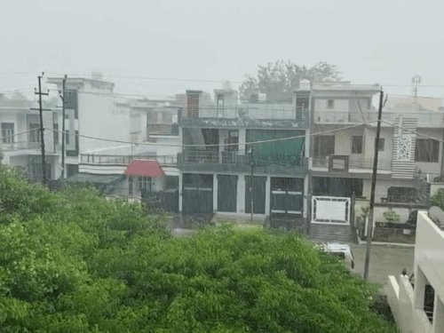 मेरठ में बारिश का 48 घंटे का अलर्ट:12वीं तक स्कूल बंद, निचले इलाकों में जलभराव का खतरा; लोगों को उमस से मिलेगी राहत