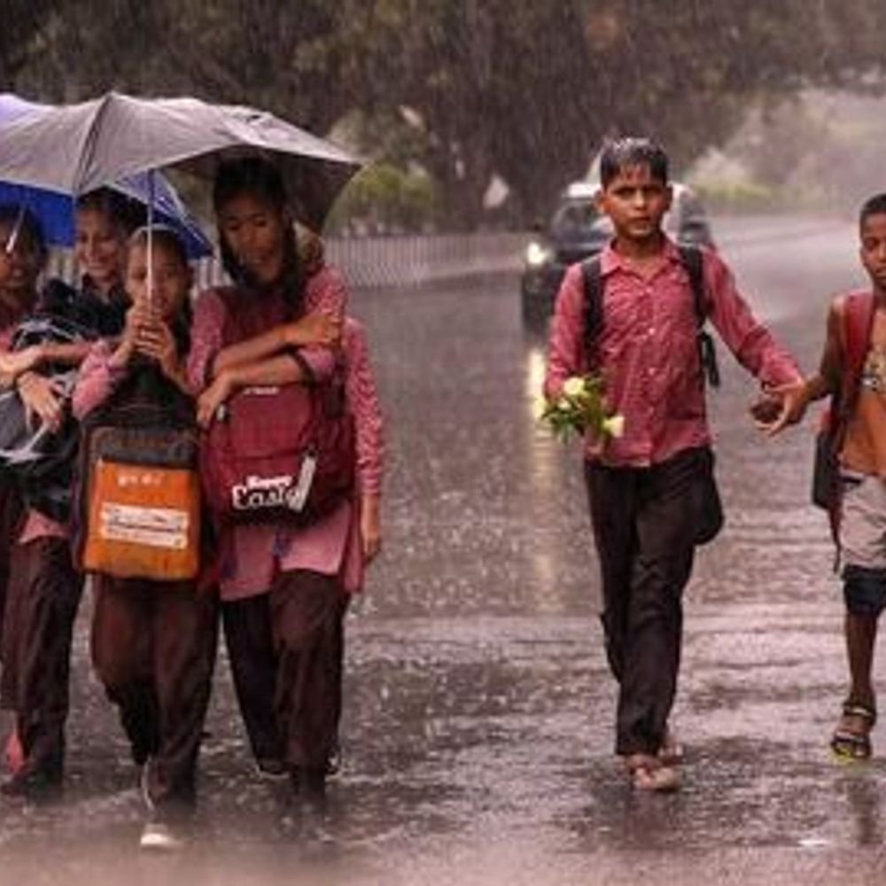 बरेली में बारिश के कारण कल स्कूल-कॉलेज बंद:डीएम ने अवकाश के आदेश दिए, गांधी जयंती कार्यक्रमों में छोटे बच्चों को न बुलाने के निर्देश