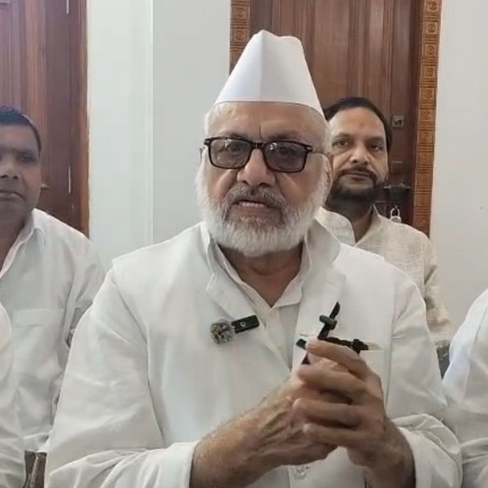 पोस्टर विवाद पर सपा नगर-अध्यक्ष ने प्रशासन पर उठाए सवाल:रामपुर में आसिम राजा बोले- शिकायत के बाद भी नहीं हुई कार्रवाई