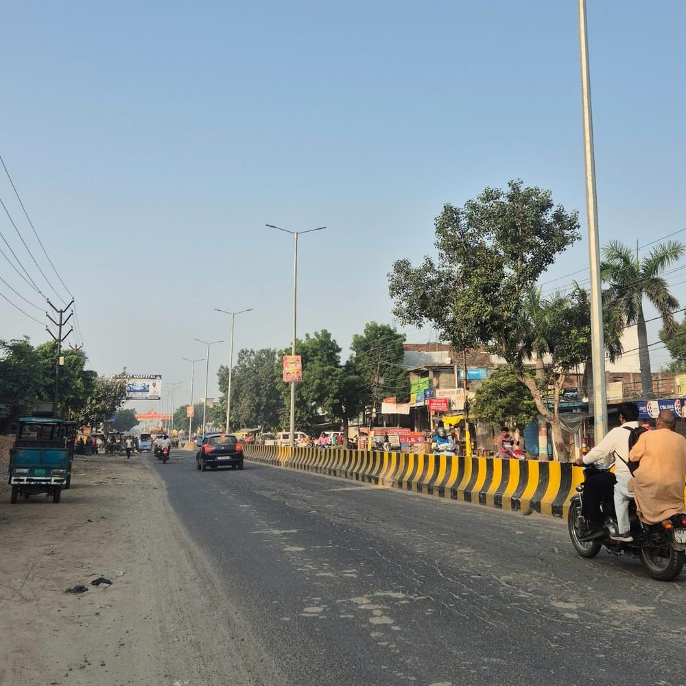 बारिश थमते ही फिर बढ़ने लगा तापमान:अलीगढ़ में सुबह से तेज खिली धूप, उमस में कमी से मौसम सुहाना