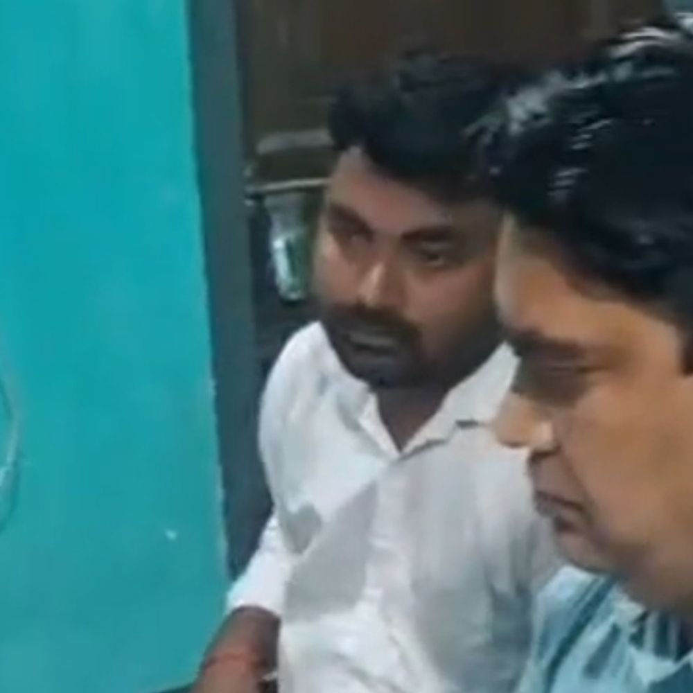 अंबेडकरनगर में स्मार्ट मीटर से बिजली चोरी पकड़ी गई:अस्पताल और घर के दो मीटर जब्त, जांच के बाद दर्ज होगा केस