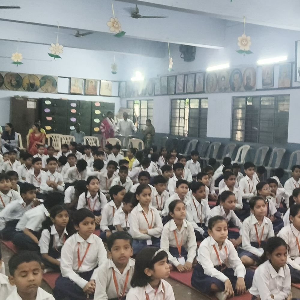 कानपुर में सामूहिक राष्ट्रगीत गायन संपन्न:वन्दे मातरम् के 150 वर्ष, छात्र-छात्राओं संग शिक्षकों में दिखा उत्साह