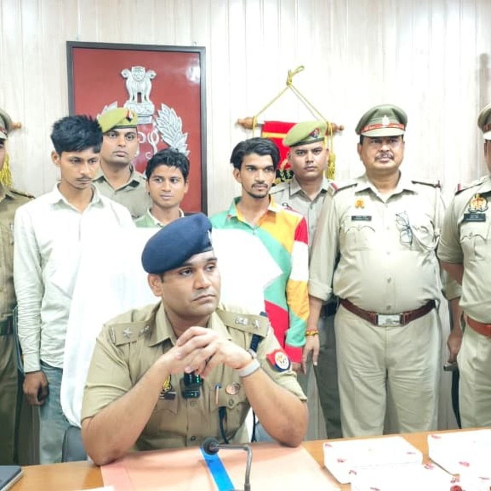अमरोहा में 33 लाख की चोरी का खुलासा, 3 गिरफ्तार:पुलिस ने सोने-चांदी के जेवर और नकदी बरामद की, एसपी ने दिया इनाम