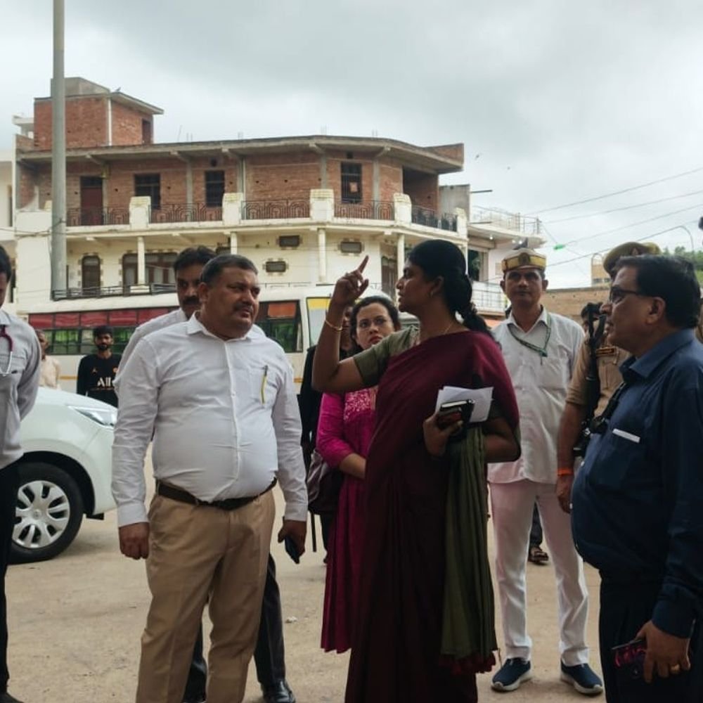 बारिश के कारण कक्षा 12 तक के स्कूल बंद:एटा डीएम एम. अरुनमोली ने दिए आदेश, डीएलएड की परीक्षाएं जारी रहेंगी