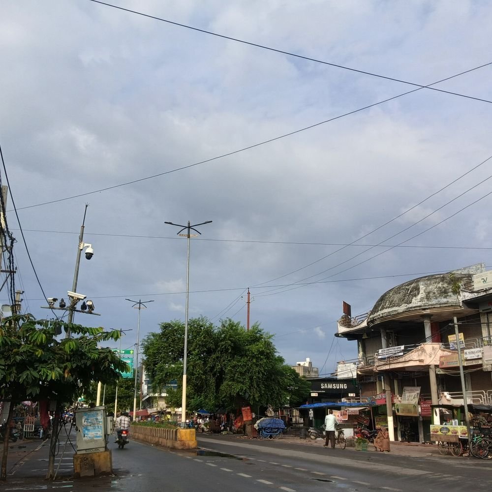 आगरा सुबह से छाए बादल, कई क्षेत्रों में निकली धूप:मानसून सीजन में अब तक 513.9 मिमी बारिश, अगले 3 दिन बढ़ेगा पारा