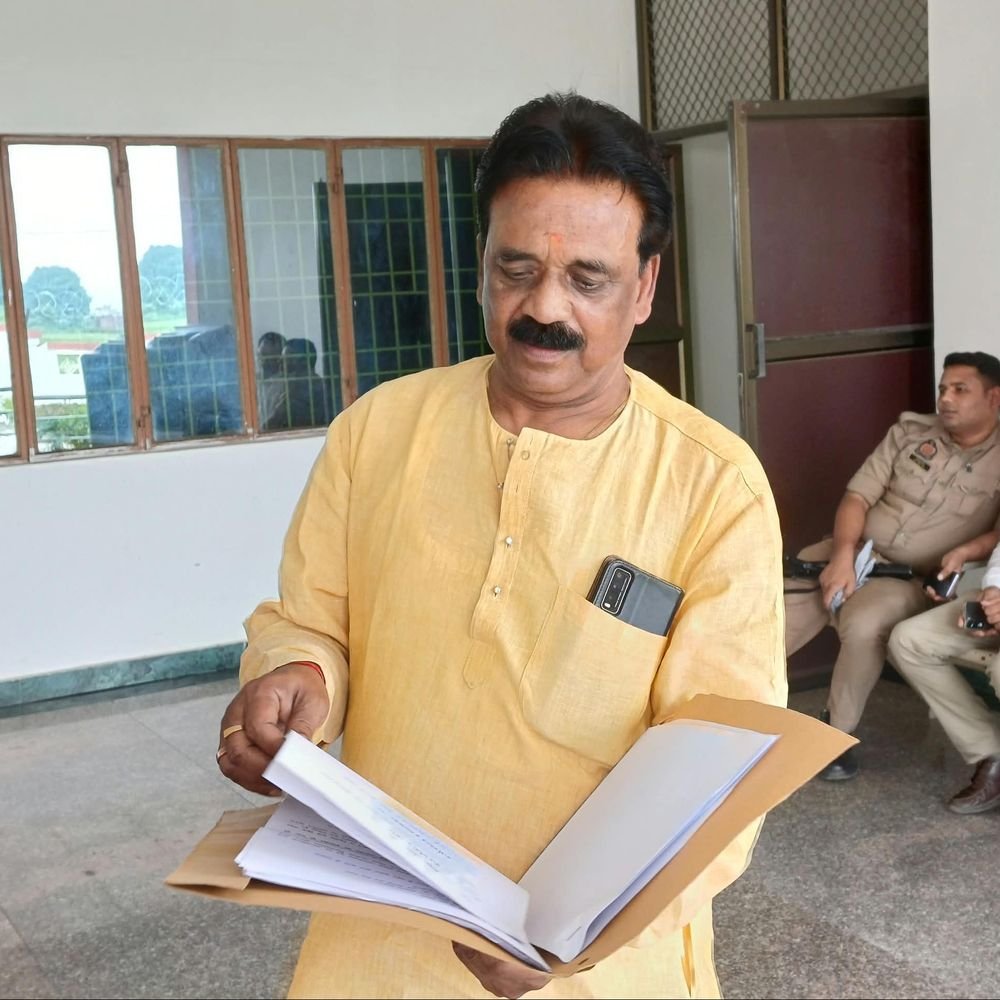 चंदौली में भाजपा चेयरमैन पर भ्रष्टाचार के आरोप:पूर्व चेयरमैन ने लगाए आरोप, कहा- बिना टेंडर हो रहे काम, 5 महीने से जांच रिपोर्ट अटकी