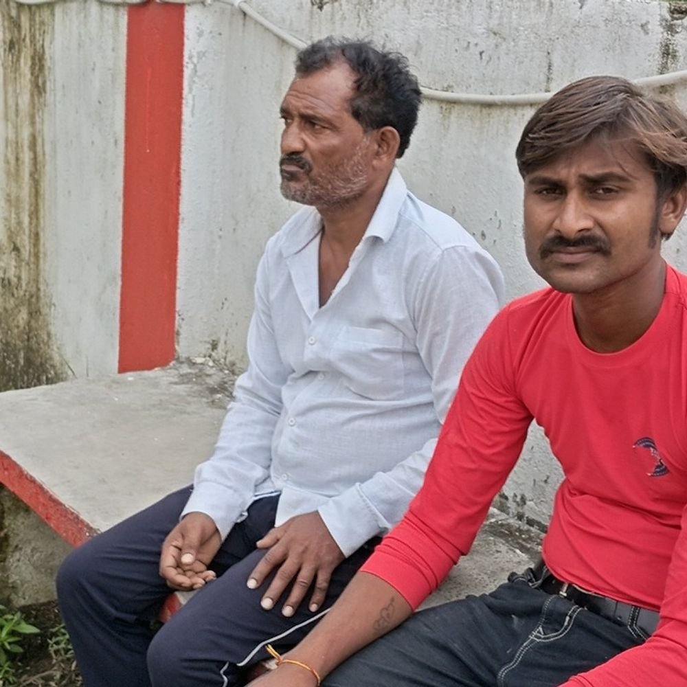 बाइक सवार को गिराया, कट्टे से किया फायर:बाल-बाल बचा युवक, आरटीओ चौराहे पर विवाद, लोगों ने आरोपी से कट्टा छीना