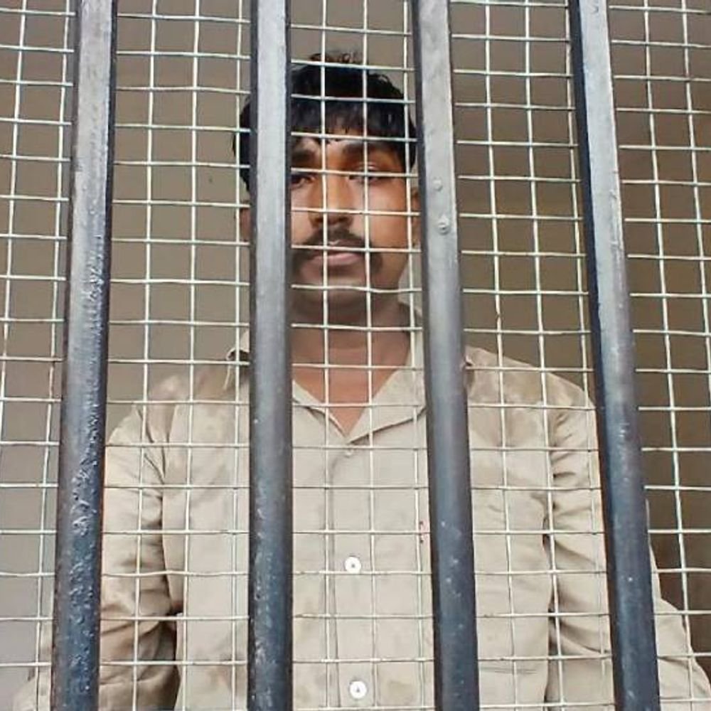 गोरखपुर में पकड़ा गया असलहा तस्कर:पुलिस ने ऑटोमैटिक पिस्टल के साथ गिरफ्तार किया, लॉरेंस बिश्नोई गैंग से खरीदा था