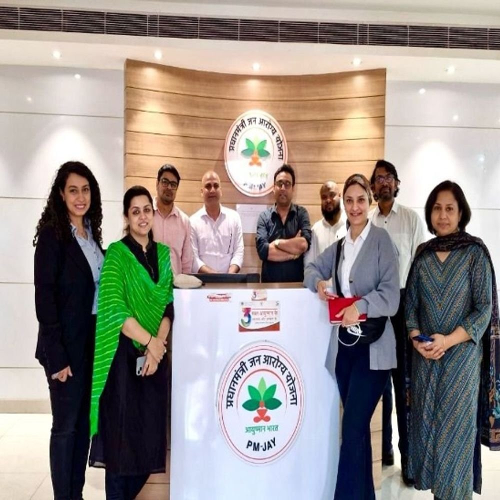 लखनऊ के अस्पतालों में साचीज का औचक निरीक्षण:ओटी-आईसीयू और सफाई व्यवस्था की पड़ताल, आयुष्मान योजना के मानकों का भी परखा