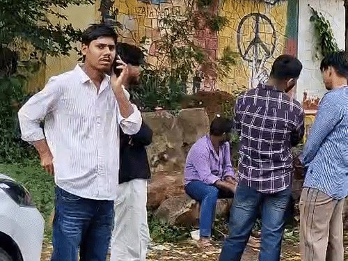झांसी में बहन के पास आकर युवती ने सुसाइड किया:बहन पढ़कर लौटी तो फंदे पर लटकी थी, बीटेक करके गुड़गांव में जॉब करती थी