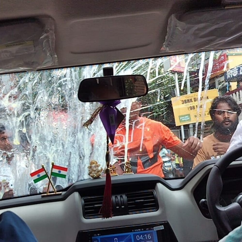 TMC विधायक कुणाल घोष की कार पर अंडे फेंके:सेरामपुर में ममता बनर्जी की रैली में जा रहे थे