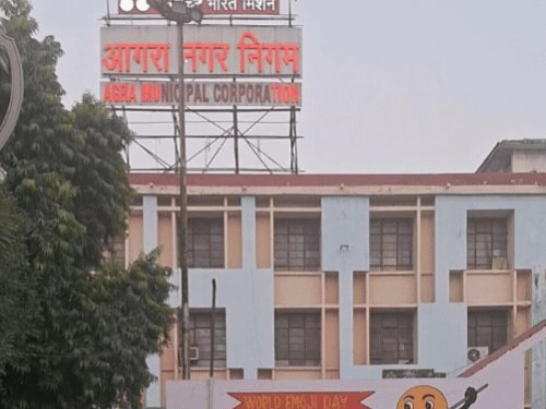 जनकपुरी के काम में लापरवाही पर 12 अधिकारियों को नोटिस:सभी से स्पष्टीकरण तलब, दो-दो सफाई मित्र उपलब्ध कराने के निर्देश