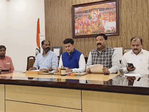 मेयर बोले- राहुल गांधी देशद्रोही 'झूठ फैलाना बंद करें':चुनाव आयोग पर बेबुनियाद आरोप, बिना शर्त पूरे देश से माफी मांगें