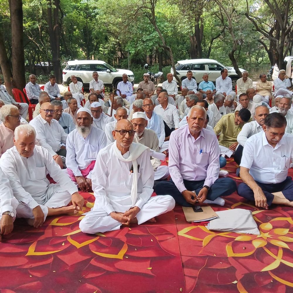 12 सूत्रीय मांगों को लेकर पेंशनर्स ने आवाज उठाई:बागपत में एडीएम को सौंपा ज्ञापन, आठवें वेतन आयोग में शामिल करने की मांग
