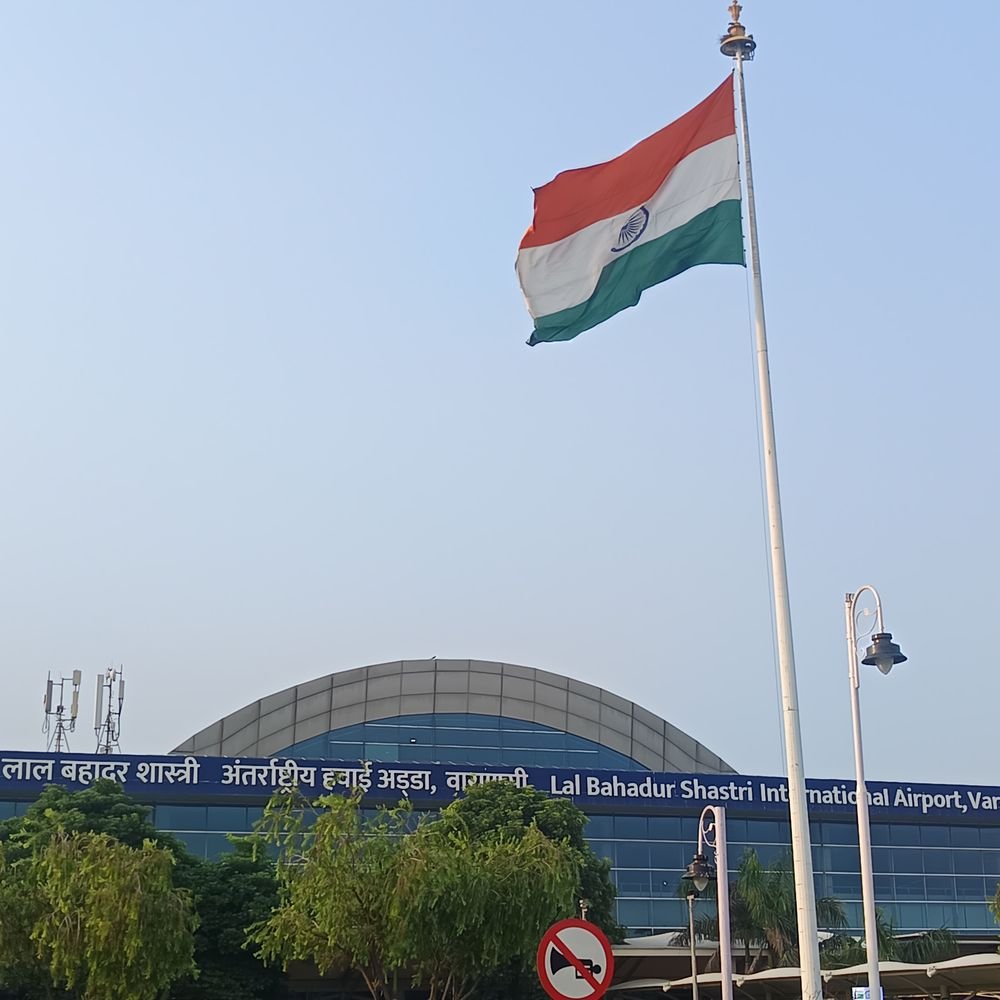 रांची में मौसम खराब, दो फ्लाइट वाराणसी डायवर्ट:पुणे वाली में शव भी था; 379 यात्री वाराणसी पहुंचे, 64 ने यात्रा रद्द की